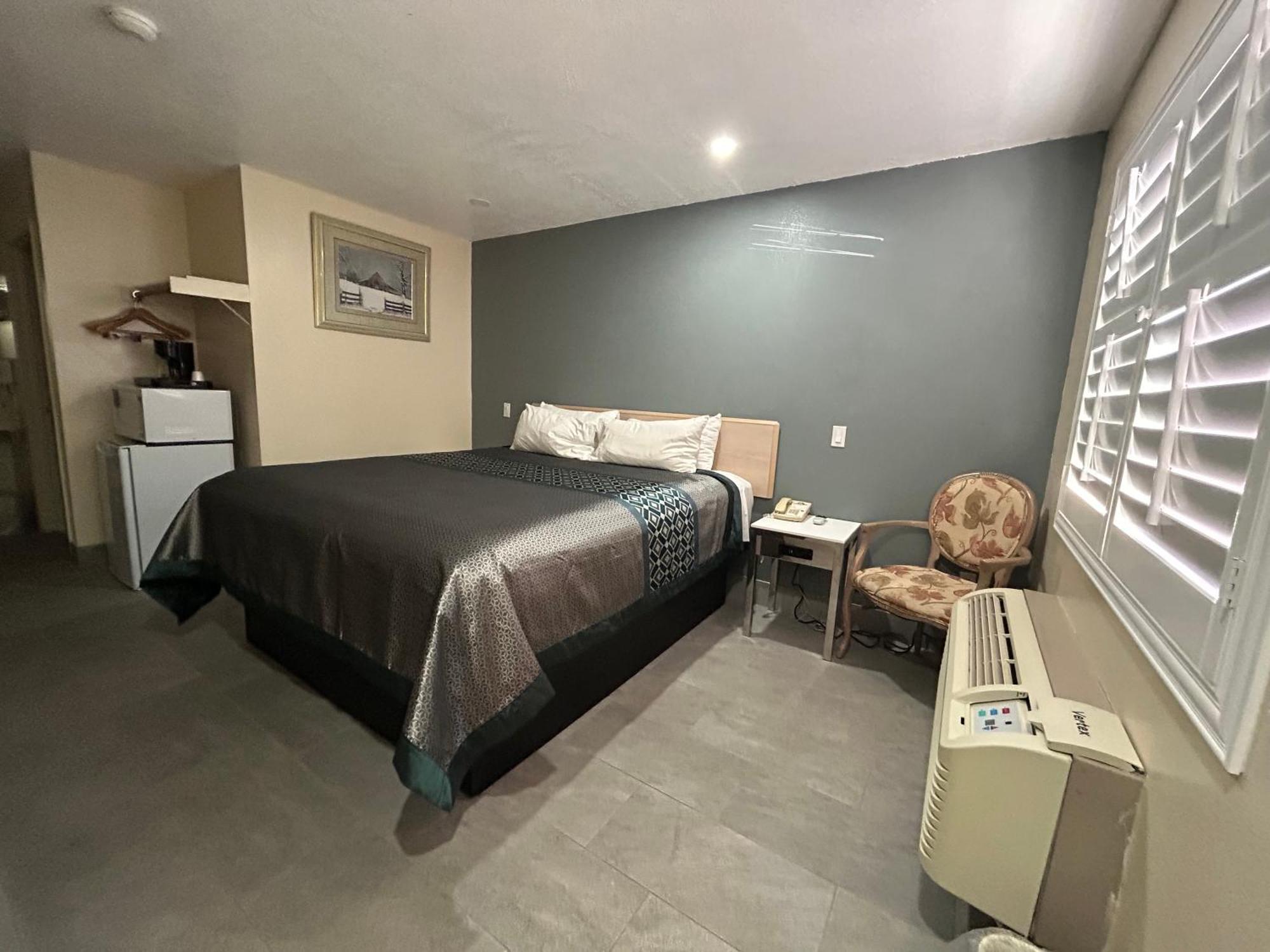 California Inn Hotel And Suites Adelanto Us 395 Экстерьер фото