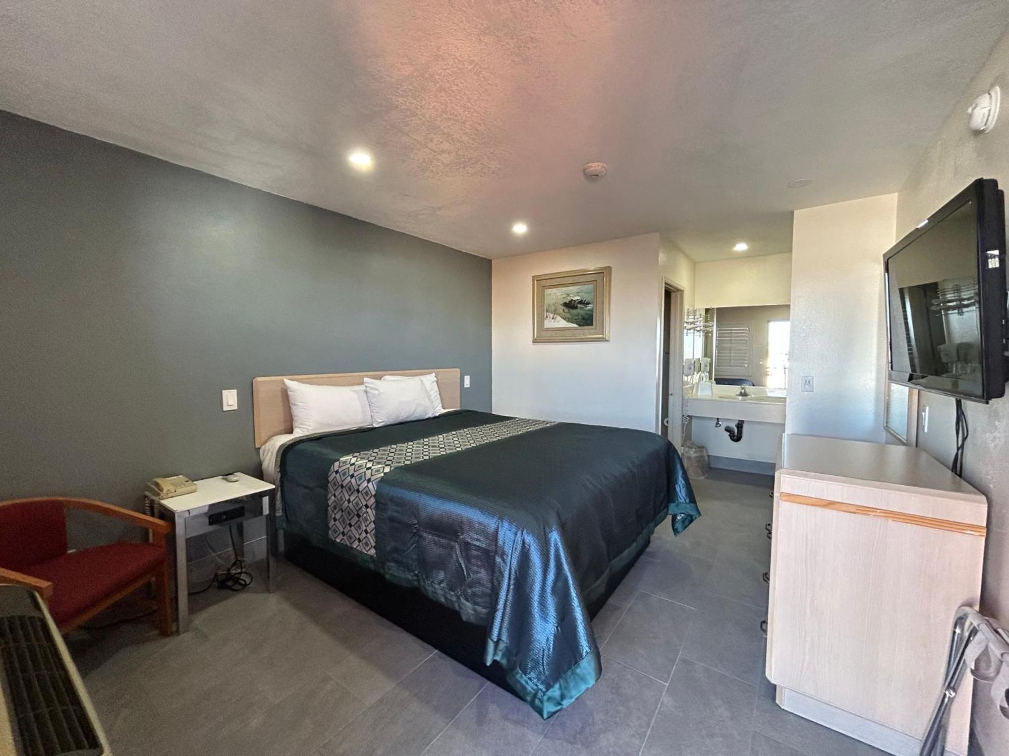 California Inn Hotel And Suites Adelanto Us 395 Экстерьер фото
